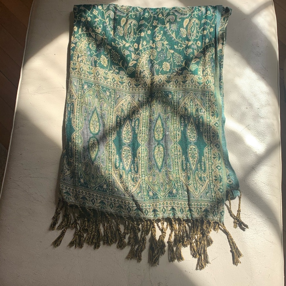 Lovely wide paisley scarf, shades of green